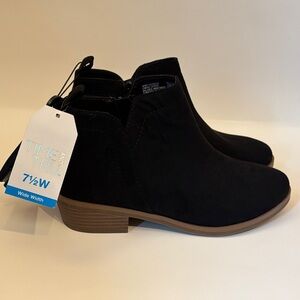Time and Tru Women's Black Ankle Boots with Tan Soles